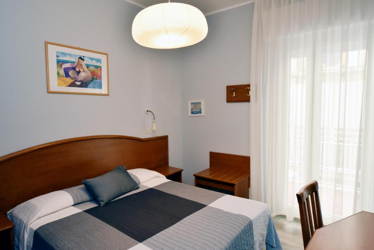 Hotel Mirabella Ричоне Екстериор снимка