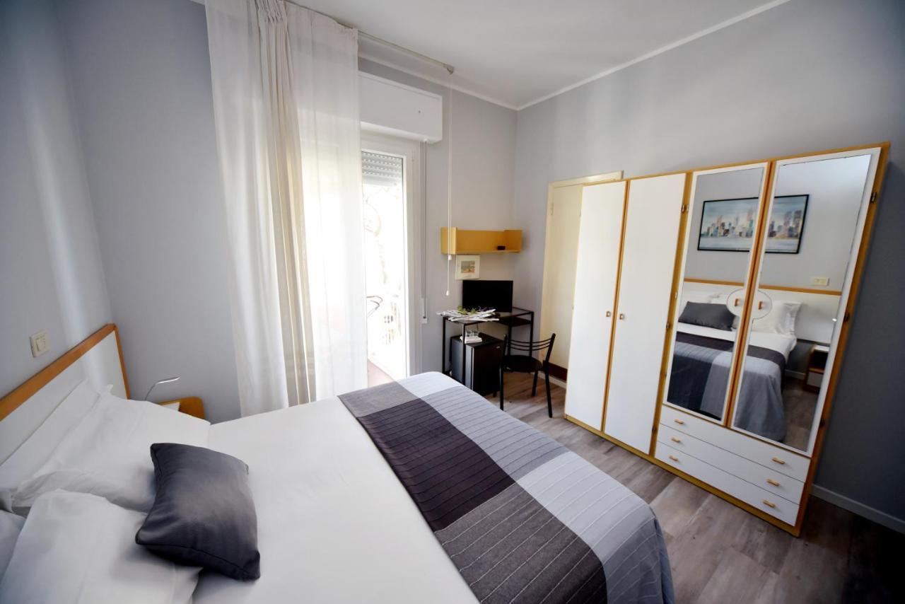 Hotel Mirabella Ричоне Екстериор снимка
