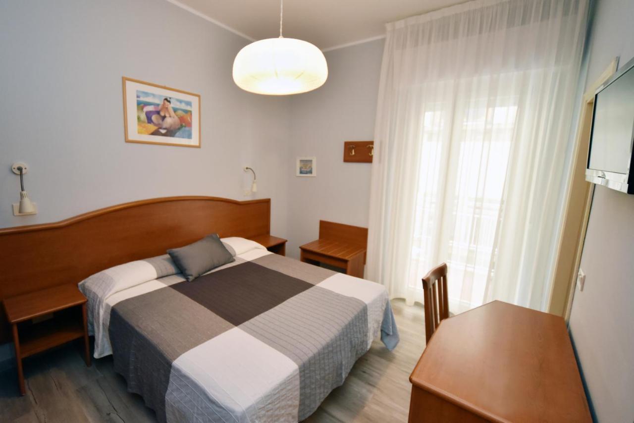 Hotel Mirabella Ричоне Екстериор снимка