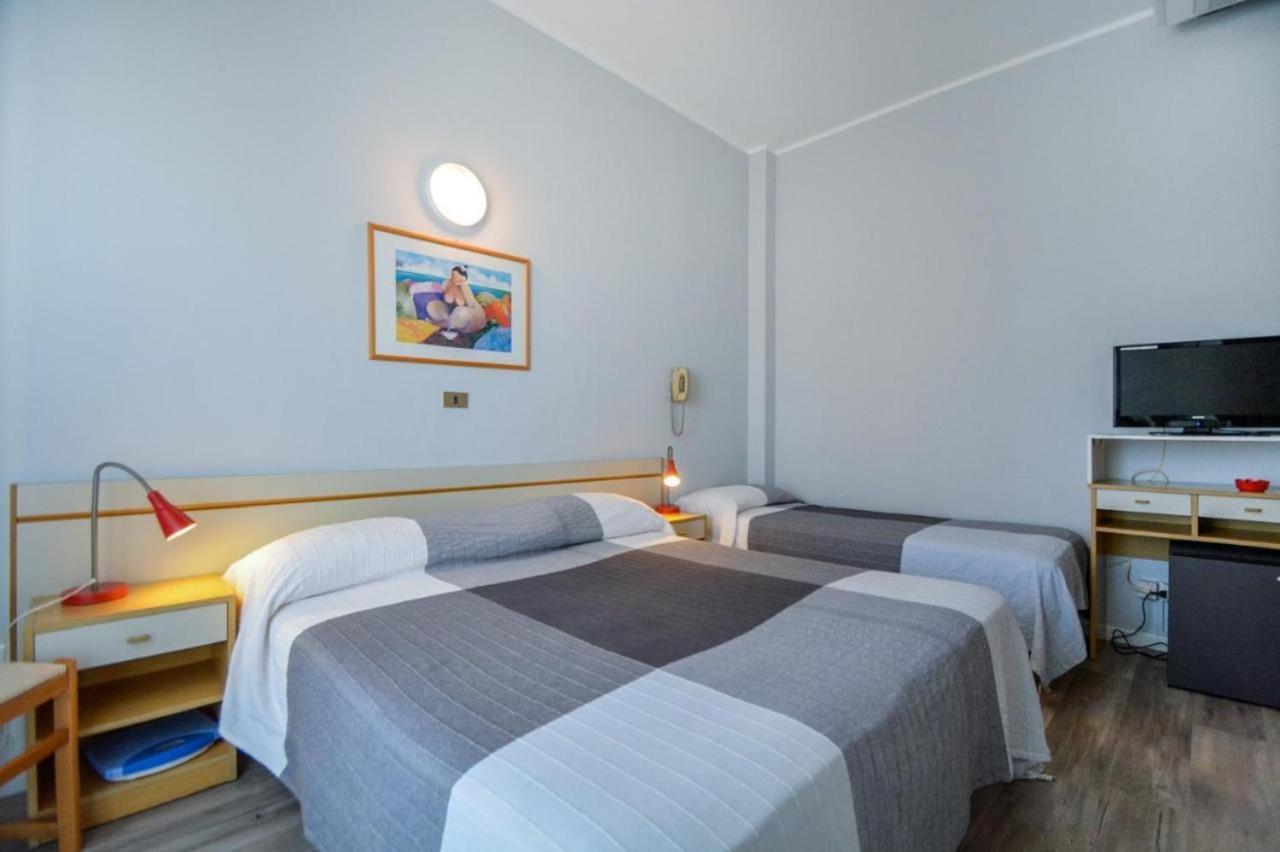 Hotel Mirabella Ричоне Екстериор снимка