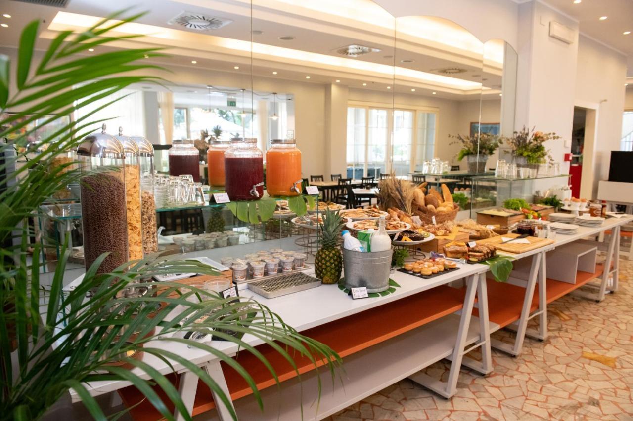 Hotel Mirabella Ричоне Екстериор снимка