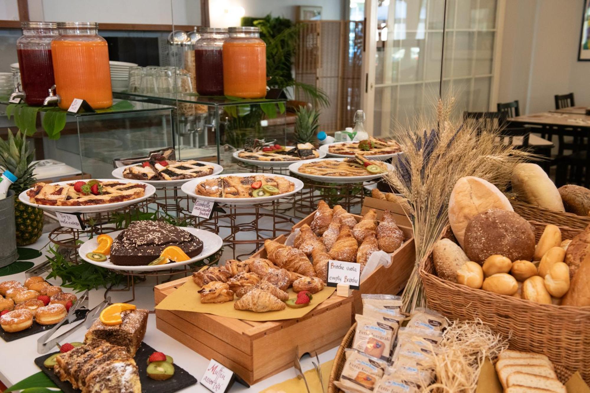 Hotel Mirabella Ричоне Екстериор снимка