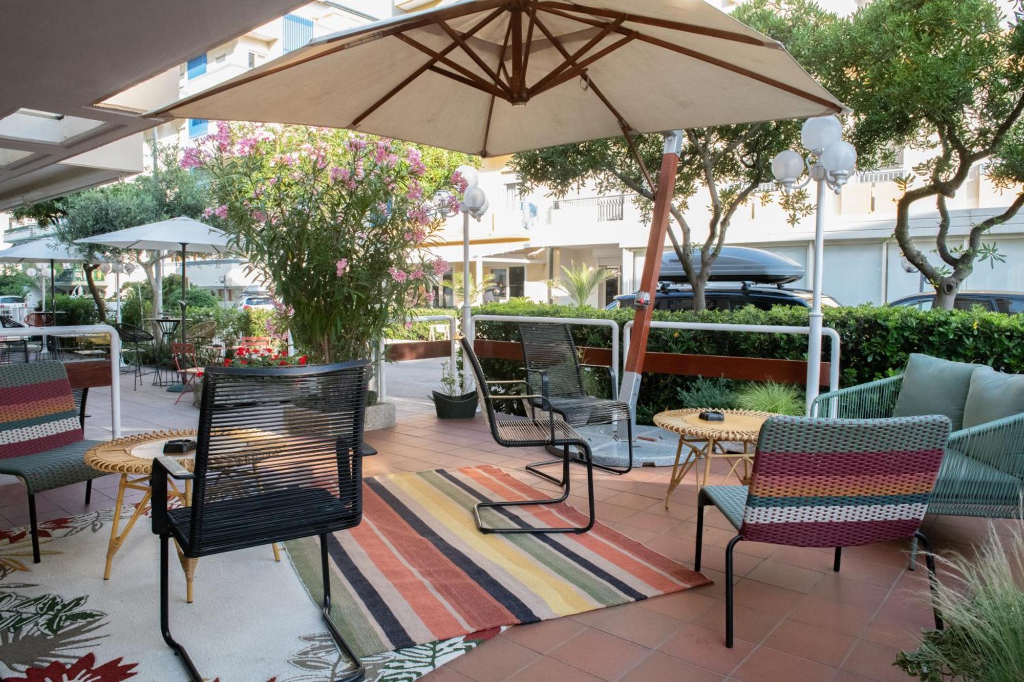 Hotel Mirabella Ричоне Екстериор снимка