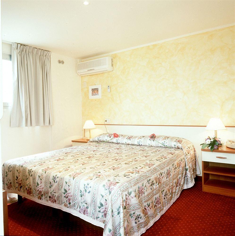 Hotel Mirabella Ричоне Екстериор снимка