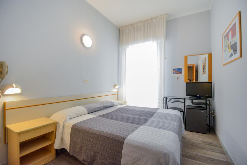 Hotel Mirabella Ричоне Екстериор снимка
