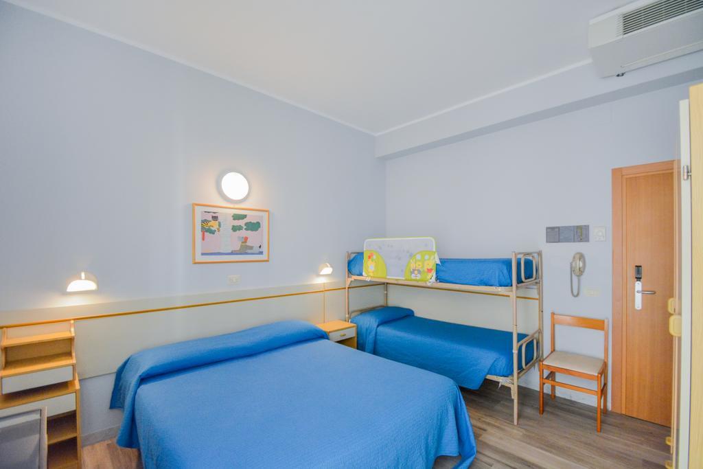 Hotel Mirabella Ричоне Екстериор снимка