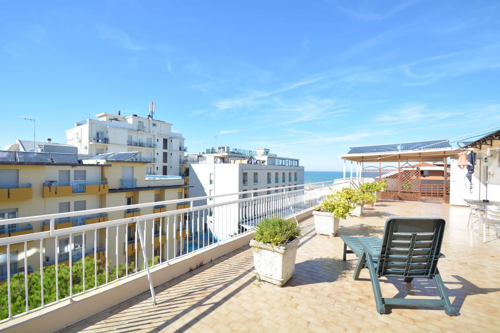 Hotel Mirabella Ричоне Екстериор снимка