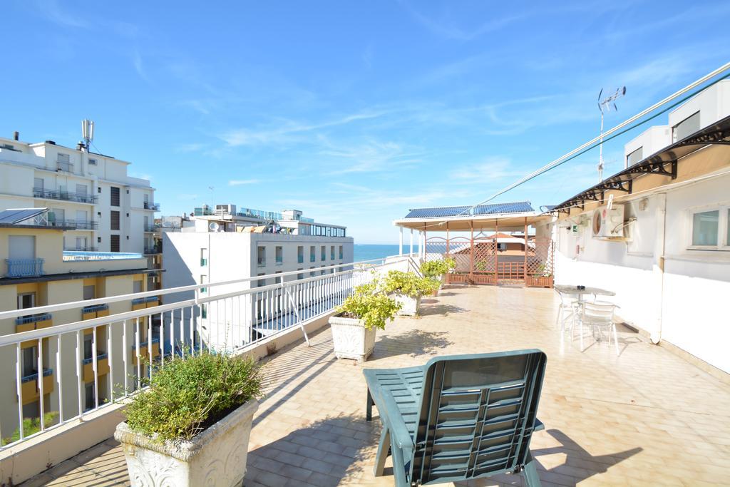 Hotel Mirabella Ричоне Екстериор снимка