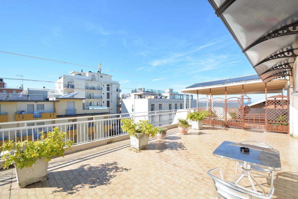 Hotel Mirabella Ричоне Екстериор снимка