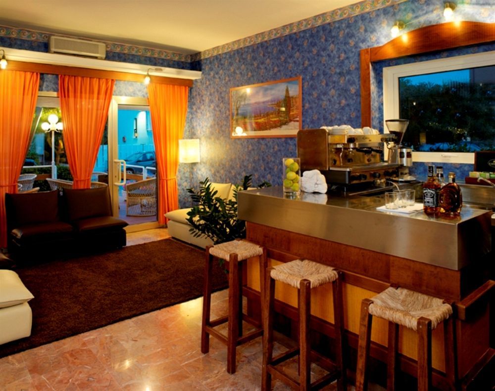 Hotel Mirabella Ричоне Екстериор снимка