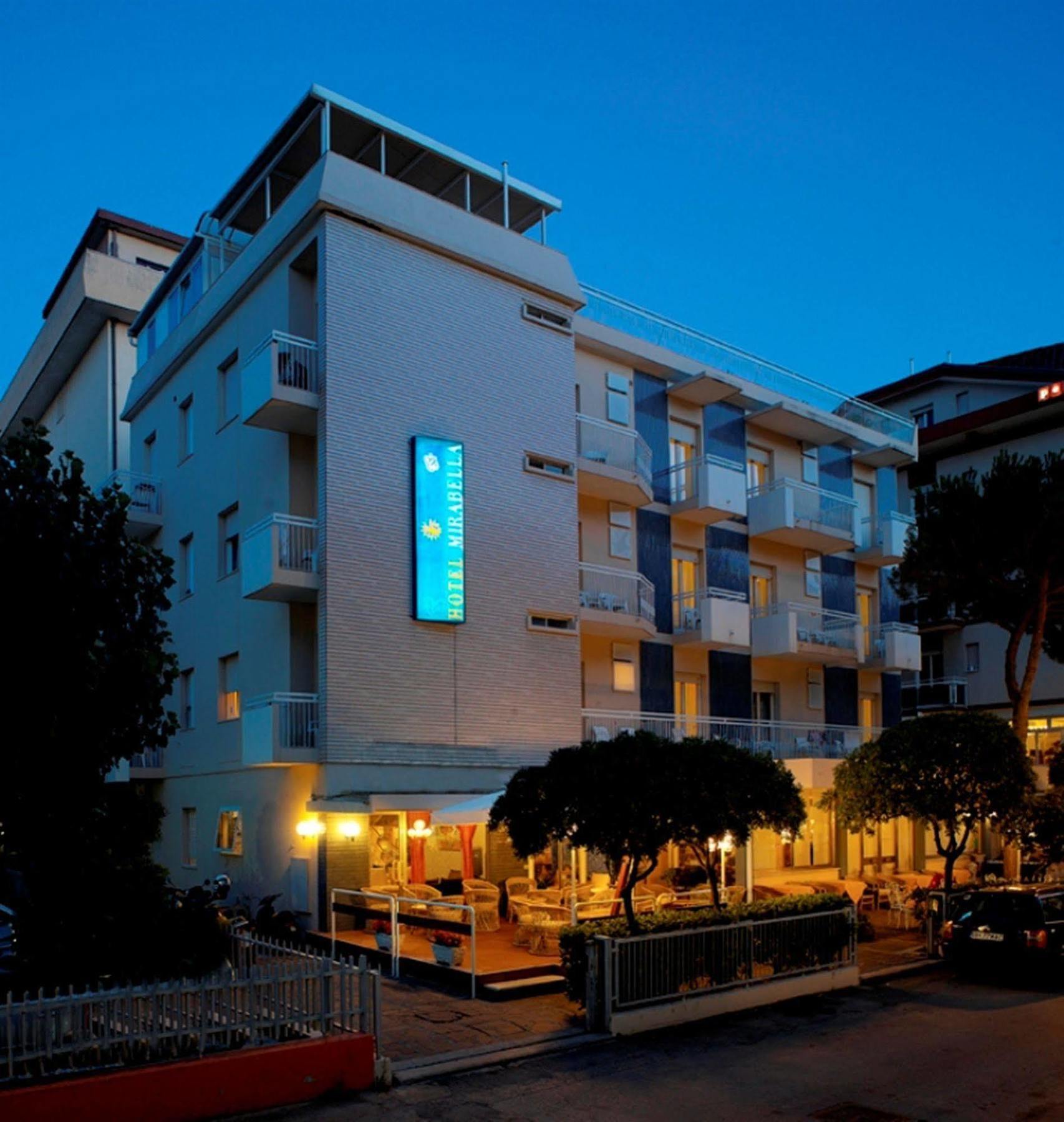 Hotel Mirabella Ричоне Екстериор снимка